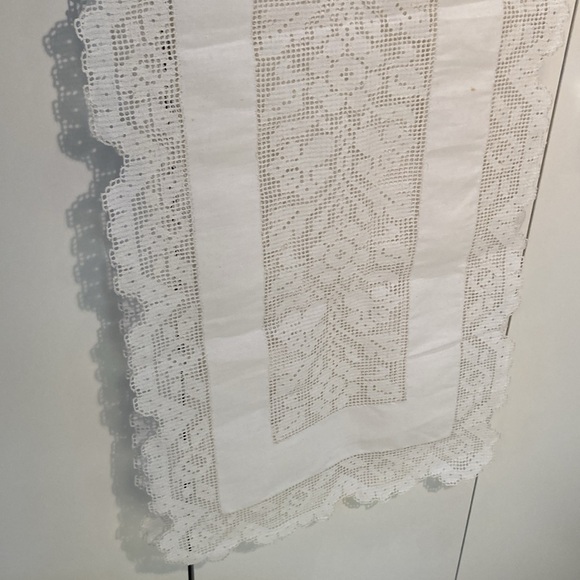 Bundle of (18)lace table runners (4) embroidery beautiful Victorian romantic - Picture 7 of 17